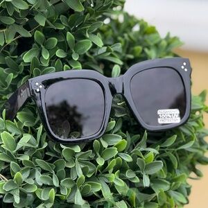 Oversized Fashion Retro Square Sunglasses for Women Vintage Style 50mm.
